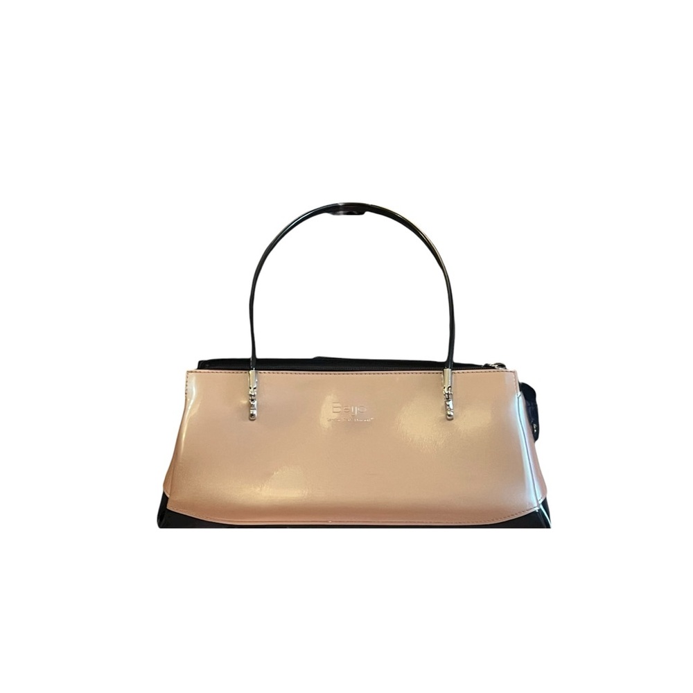 🚨𝐂𝐋𝐄𝐀𝐑𝐎𝐔𝐓𝐒𝐀𝐋𝐄🚨💖𝐁𝐄𝐈𝐉𝐎 Patent Shoulder Bag — Pink & Black Glossy Finish